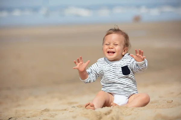 Little Boy Lies Sea Sandy Beach — Stock Photo, Image