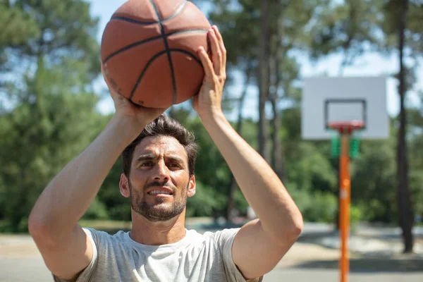 Porträtt Man Street Basket Spelare — Stockfoto