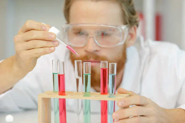 Assistente Laboratorio Che Analizza Campioni Sangue Ospedale — Foto Stock