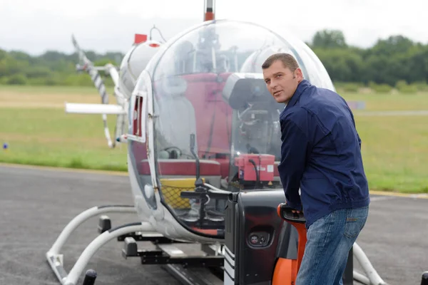 Helicopter Male Worker Looking Camera — Stock Photo, Image