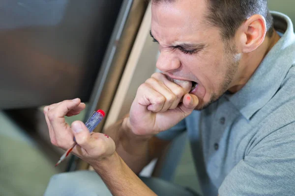 Homem Gritando Dor Com Acidente — Fotografia de Stock