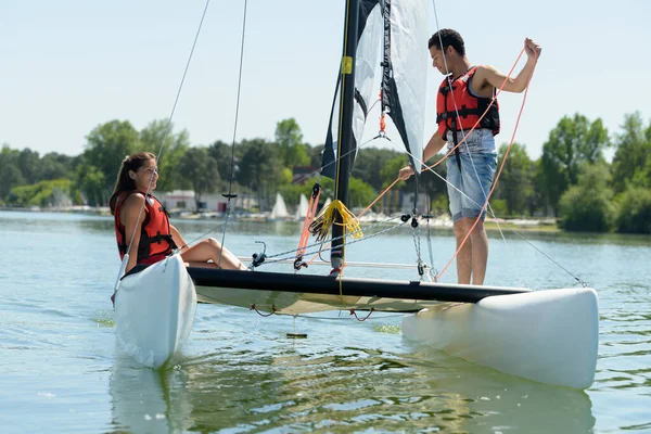 Young Friends Small Catamaran Sailboat — Stock Photo, Image