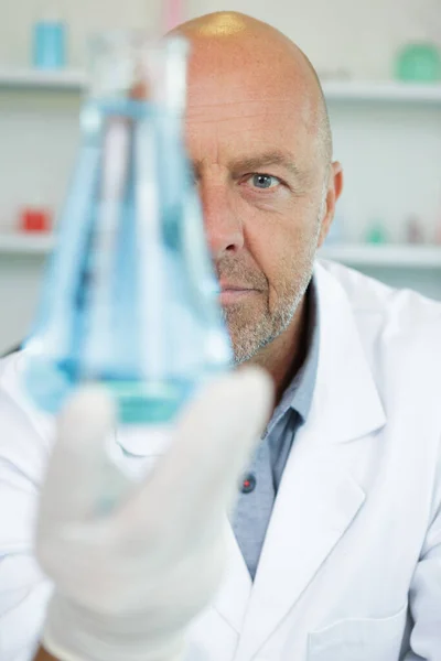 Male Scientist Holding Erlenmeyer Flask Partially Covering His Face — Stock Photo, Image