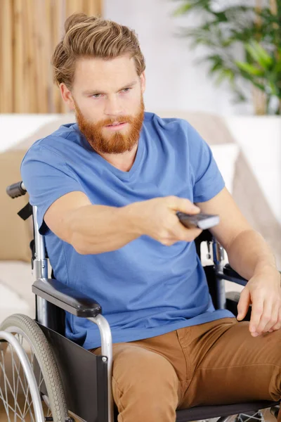 Uomo Disabile Guardare Sport — Foto Stock