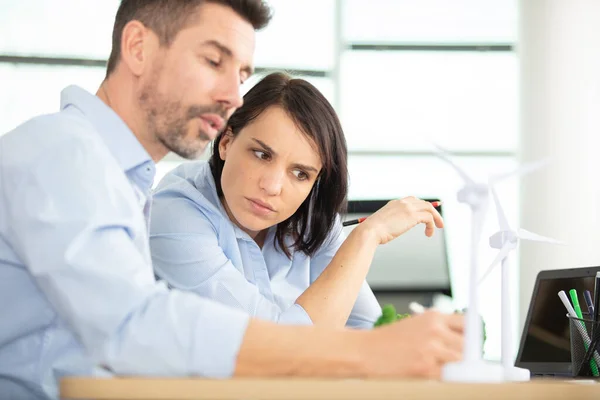 Young Female Employee Working Process — Stock Photo, Image