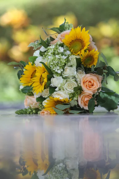 결혼식 해바라기 꽃다발 — 스톡 사진