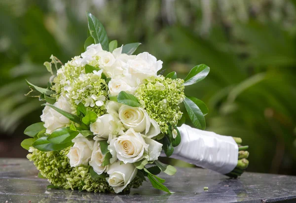 Bouquet Roses Blanches Coloris Blanc Vert — Photo