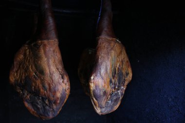 Prosciutto, İtalyanca bir kurutma odasında hams.