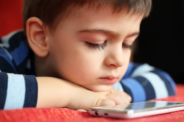 Menino Com Tablet Era Digital — Fotografia de Stock