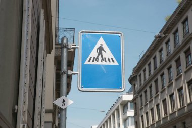 Yaya cross için trafik işaretleri