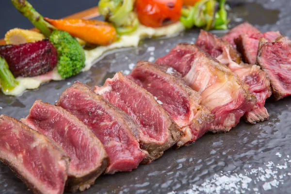 Steak Striploin Grillé Servi Avec Légumes Grillés — Photo