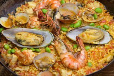 Deniz ürünleri paella - geleneksel İspanyol yemek