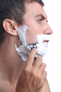 Genç adam tıraş sakal