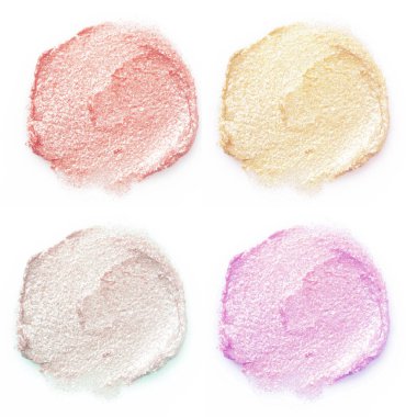 Beyaz üzerinde pırıltılı makyaj örnekleri