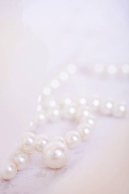 İnci ve tüyler, romantik ile boş alanı kurmak