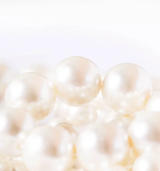 Montón Perlas Sobre Fondo Blanco —  Fotos de Stock