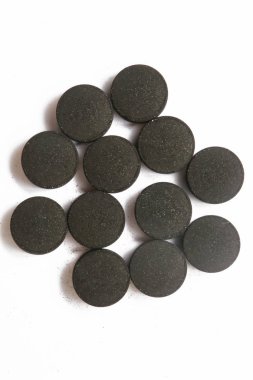 Beyaz haplarla aktif kömür