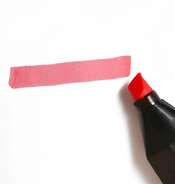 白地にピンクの蛍光ペンのライン — ストック写真