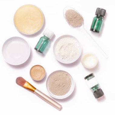 Kil tozu ve su - yüz maskesi malzemeler