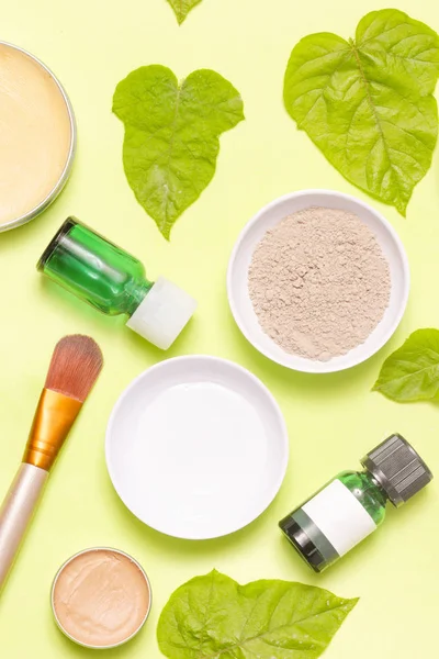 Vista Superior Diferentes Productos Cosméticos Sobre Fondo Amarillo — Foto de Stock