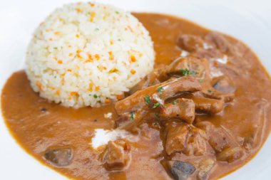 Pilav ile servis güveç