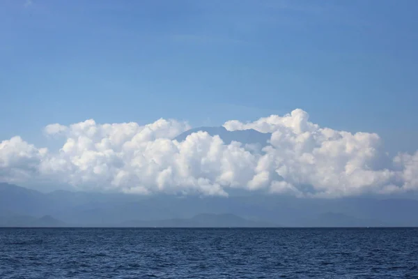 Krajobraz Ocean Jasne Błękitne Niebo — Zdjęcie stockowe
