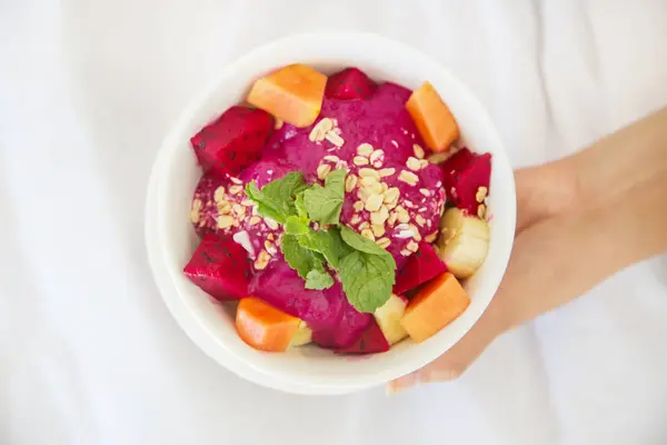 Bir Kasede Meyve Salatası — Stok fotoğraf