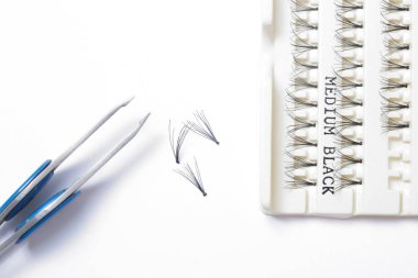 Beyaz bireysel yanlış eyelashes