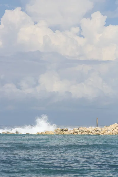 Bellissimo Paesaggio Marino Sotto Cielo Blu — Foto Stock