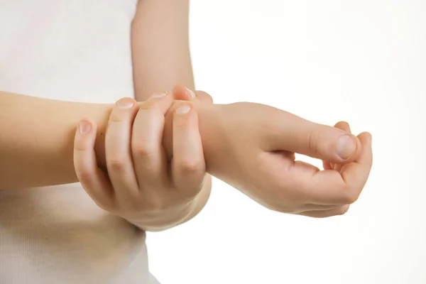 演播室拍摄的小男孩手腕疼痛 运动伤害概念 — 图库照片
