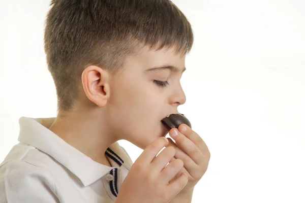 Estúdio Tiro Menino Com Doces Chocolate Conceito Hábitos Alimentares Pouco — Fotografia de Stock