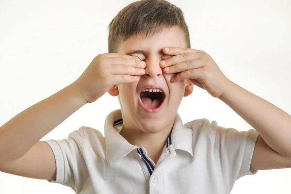 Studio Shot Van Jongen Met Oog Pijn Ziet Geen Concept — Stockfoto