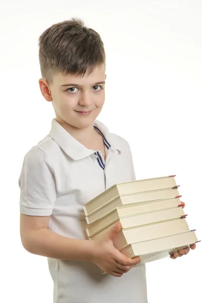 Mały Chłopiec Trzymając Wielki Stos Książek — Zdjęcie stockowe