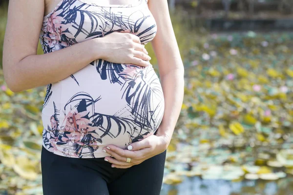 Pregnant Woman Park — Stock Photo, Image