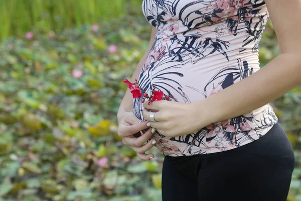 Pregnant Woman Park — Stock Photo, Image