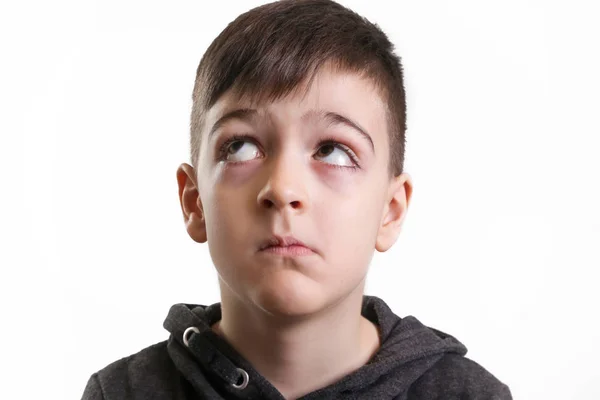 Studioporträt Des Vorschulkindes Jahre Alter Junge Auf Weißem Hintergrund Blick — Stockfoto