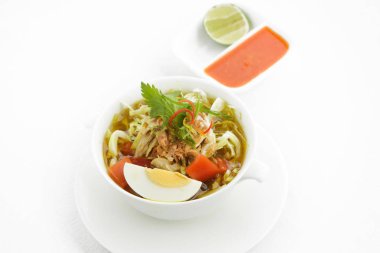 Asya usulü erişte çorbası.