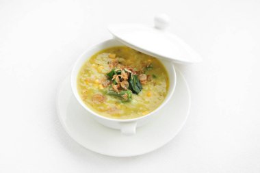 Asya usulü erişte çorbası.