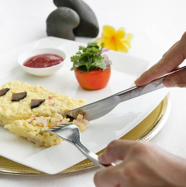 Eier Omelette Mit Tomaten Serviert — Stockfoto