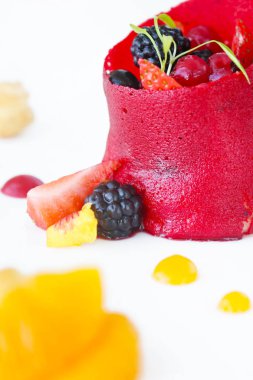 Zarif tatlı tabağı, moleküler gastronomi, haute couture tatlı