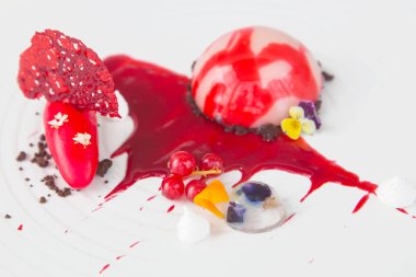 Zarif tatlı tabağı, moleküler gastronomi, haute couture tatlı