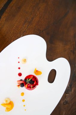 Zarif tatlı tabağı, moleküler gastronomi, haute couture tatlı