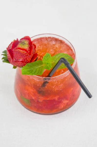 Fresh Cold Cocktail Mint Strawberry — Stock Photo, Image