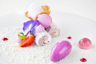 Zarif tatlı tabağı, moleküler gastronomi, haute couture tatlı