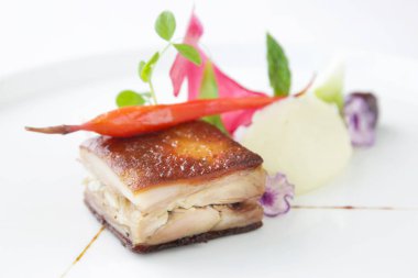 Zarif çanak, yaratıcı restoran yemek kavramı, haute couture gıda