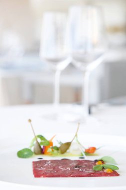 Restoran masaya zarif çanak