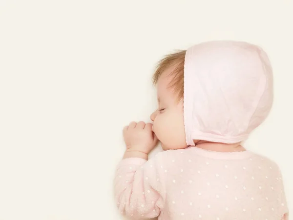 Porträtt Bedårande Nyfödd Flicka Sover — Stockfoto