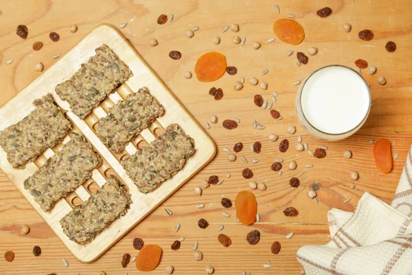 Cracker Semi Sani Con Frutta Secca Vetro Latte — Foto Stock