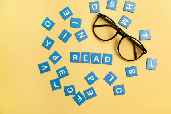 Lectura Gafas Con Letras Alrededor Concepto Lectura Amor —  Fotos de Stock