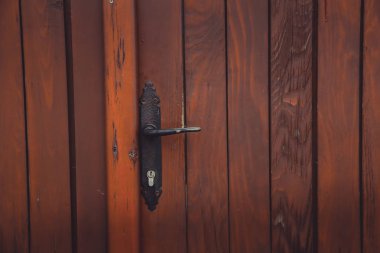 Eski kapı girişi, önden görünüm